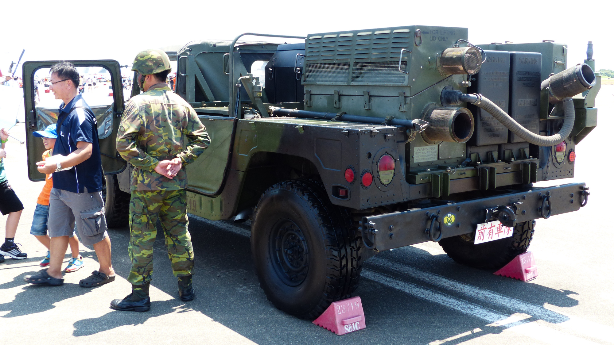 m56土狼式涡轮发烟车是一套安置在m1113悍马车上的野战烟幕施放系统.